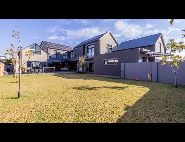 5 BEDROOM FREEHOLD FOR SALE IN MIDSTREAM HEIGHTS